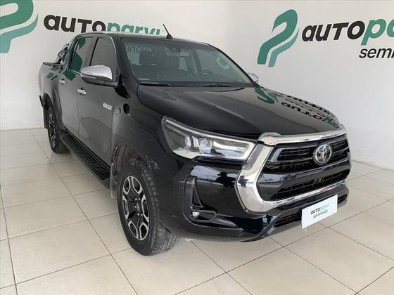 TOYOTA HILUX 2.8 D-4D TURBO DIESEL CD SRX 4X4 AUTOMÁTICO TOYOTA HILUX 2.8 D-4D TURBO DIESEL CD SRX 4X4 AUTOMÁTICO
